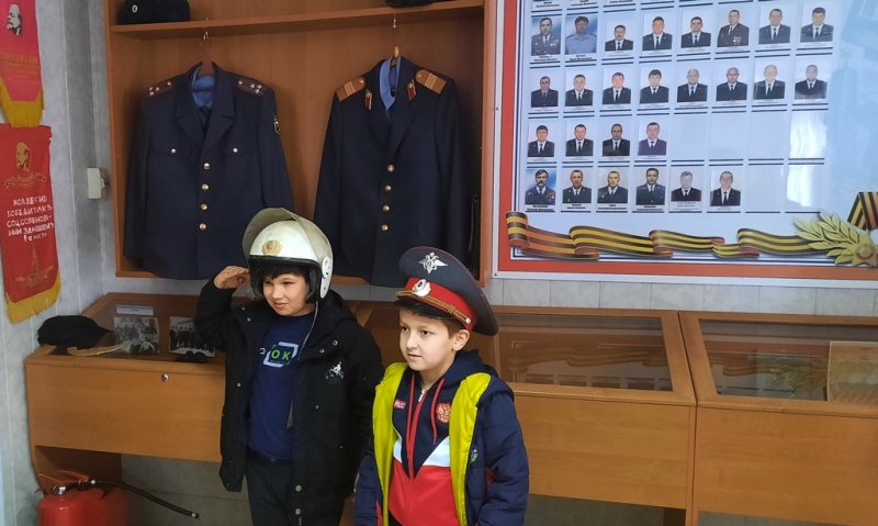 В Апанасенковском округе полицейские и общественники организовали экскурсию для детей